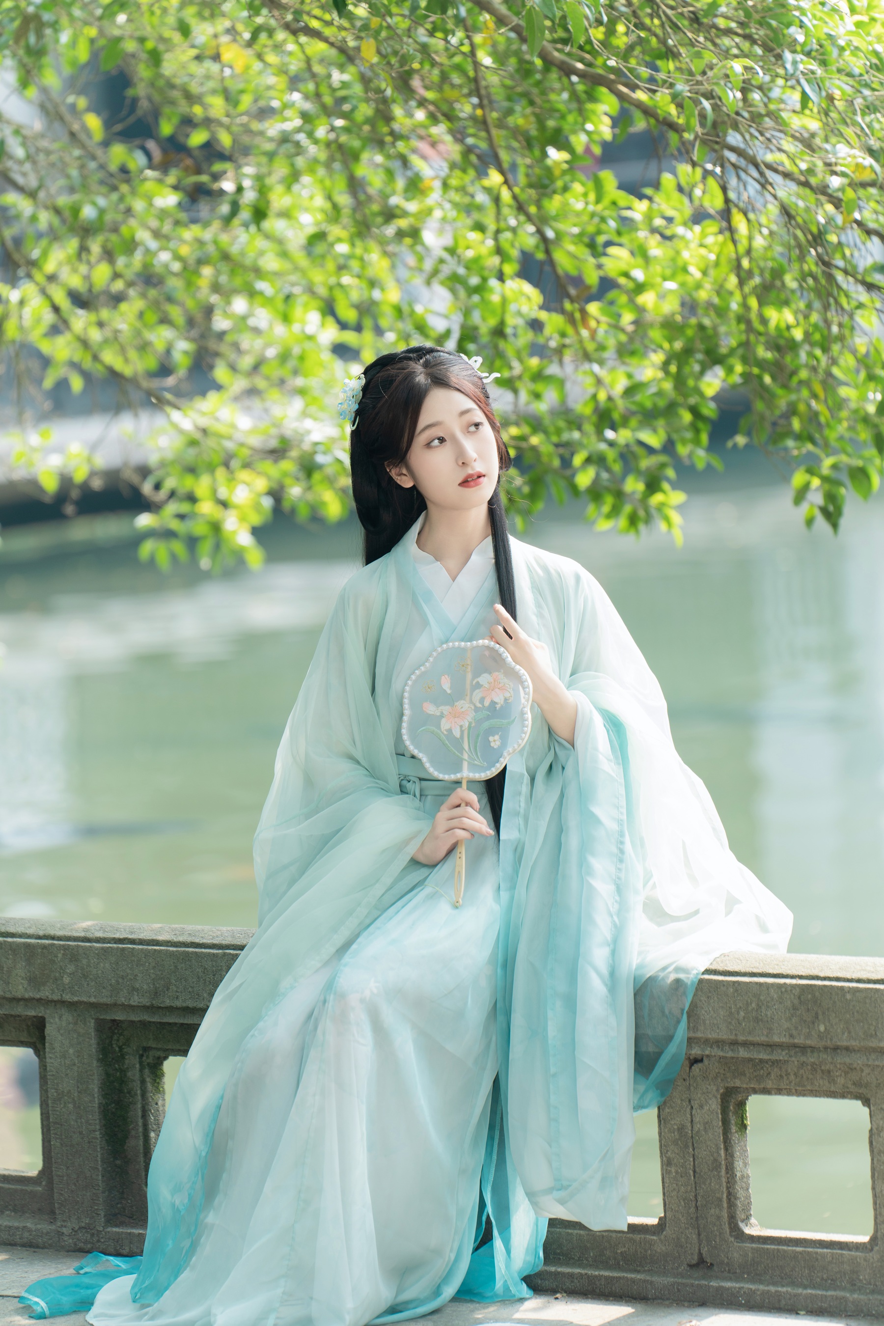 清冷如诗 小何