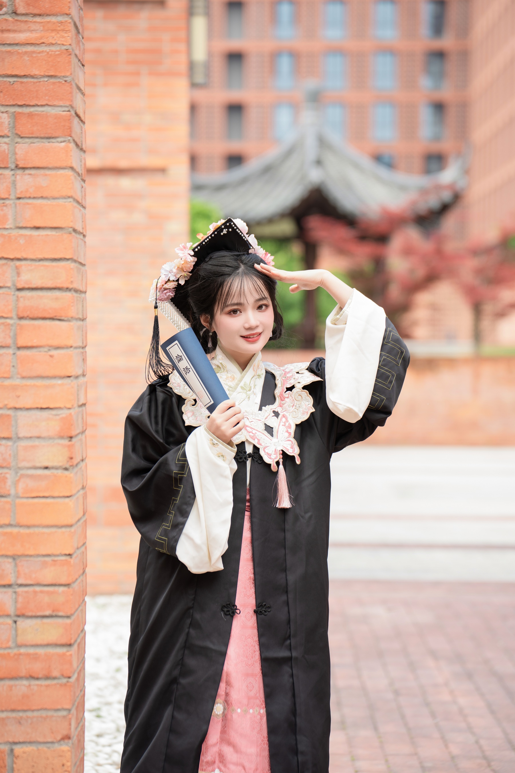 更适合中国人的学士服 小欧O