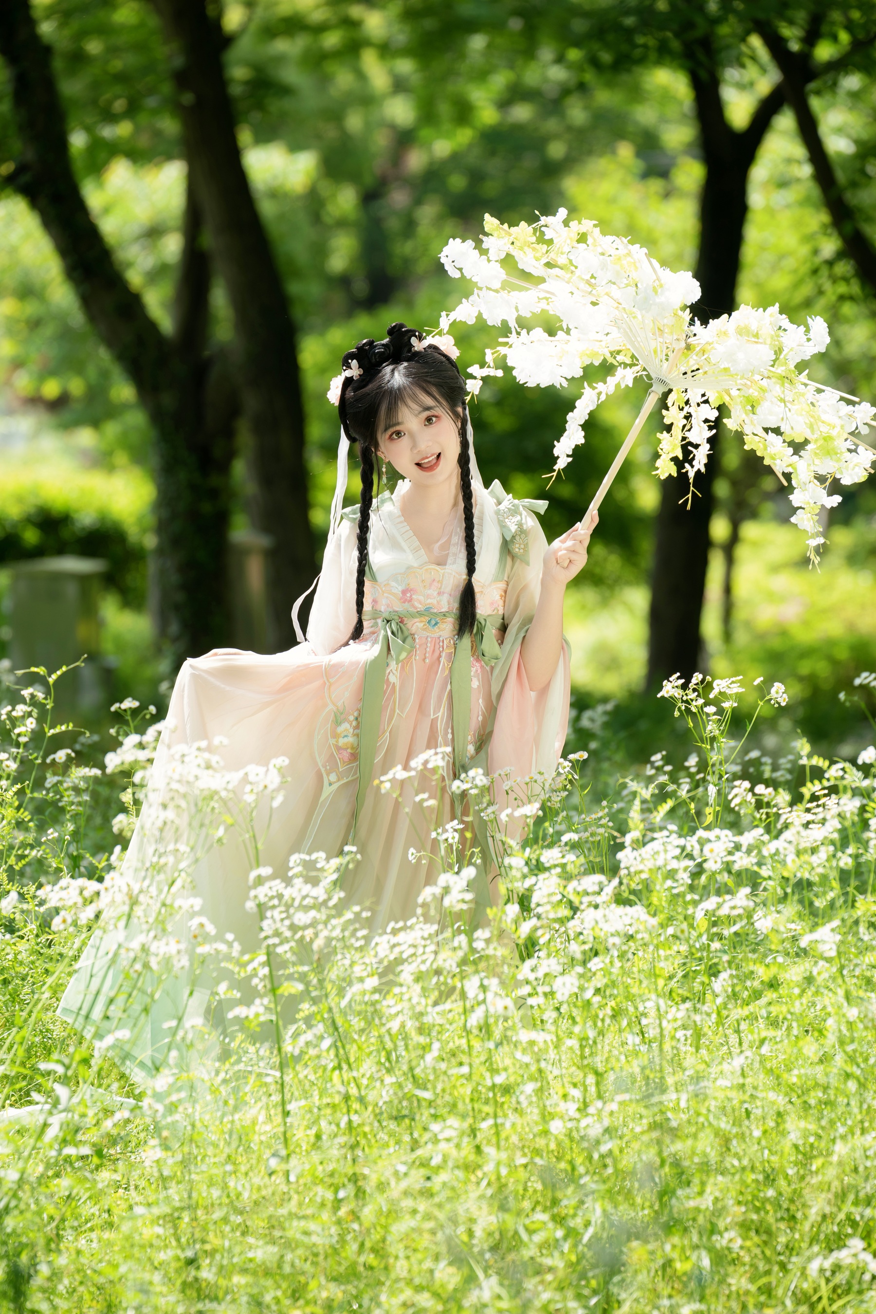 穿汉服去赏花 小欧O