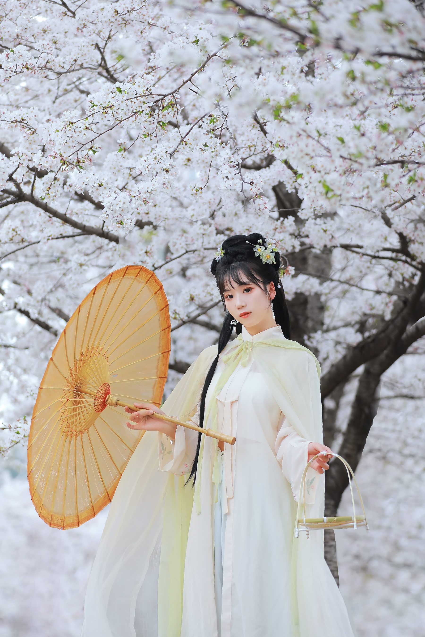 花不误 周周Ay