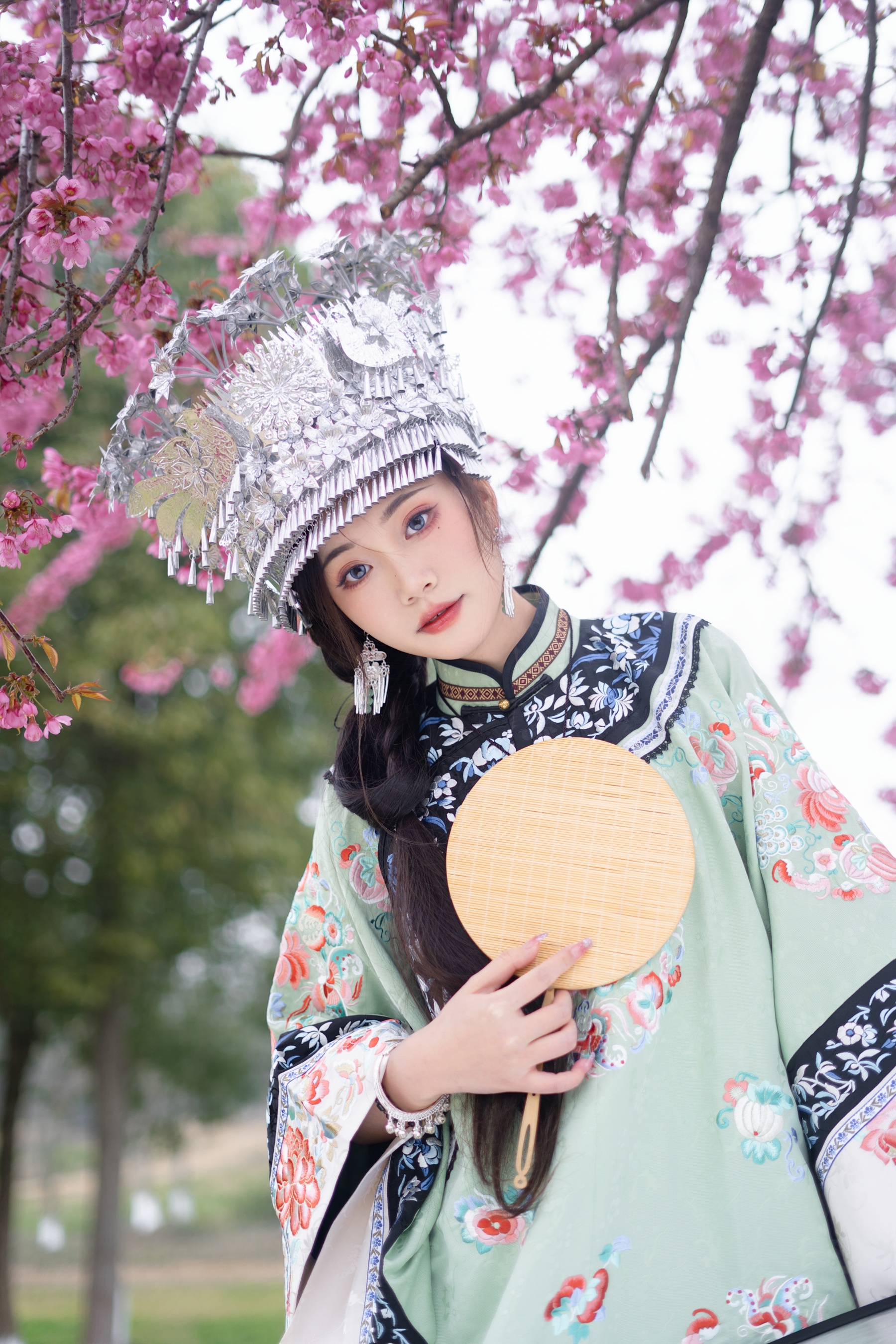 樱花树下 言子是咚咚呀
