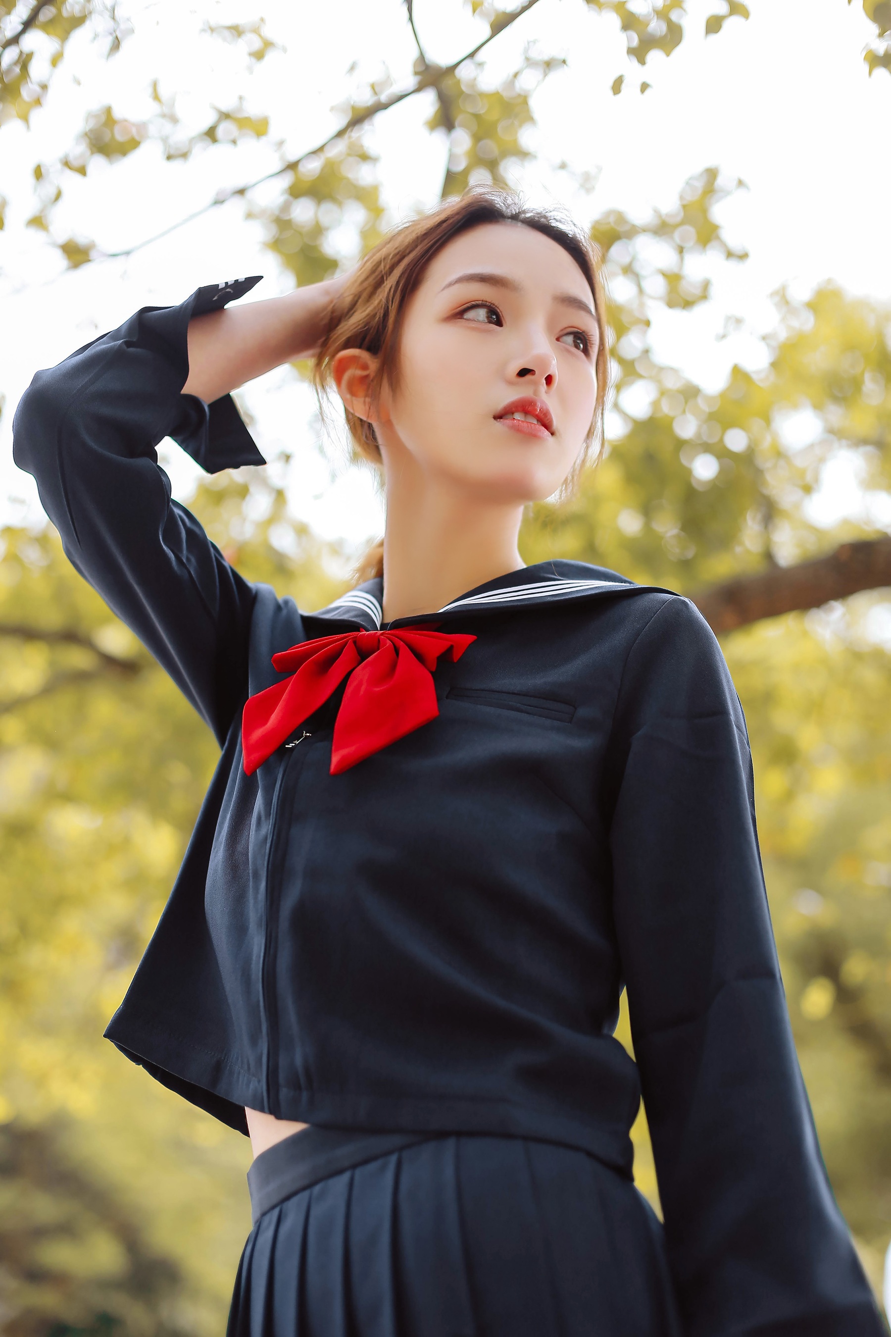 校服的裙摆 朱云慧大魔王