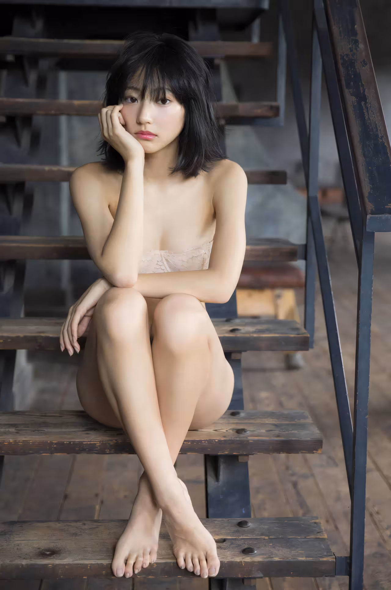 [武田玲奈] 清純甜妞賣弄性感 姣好身材令人為之一亮