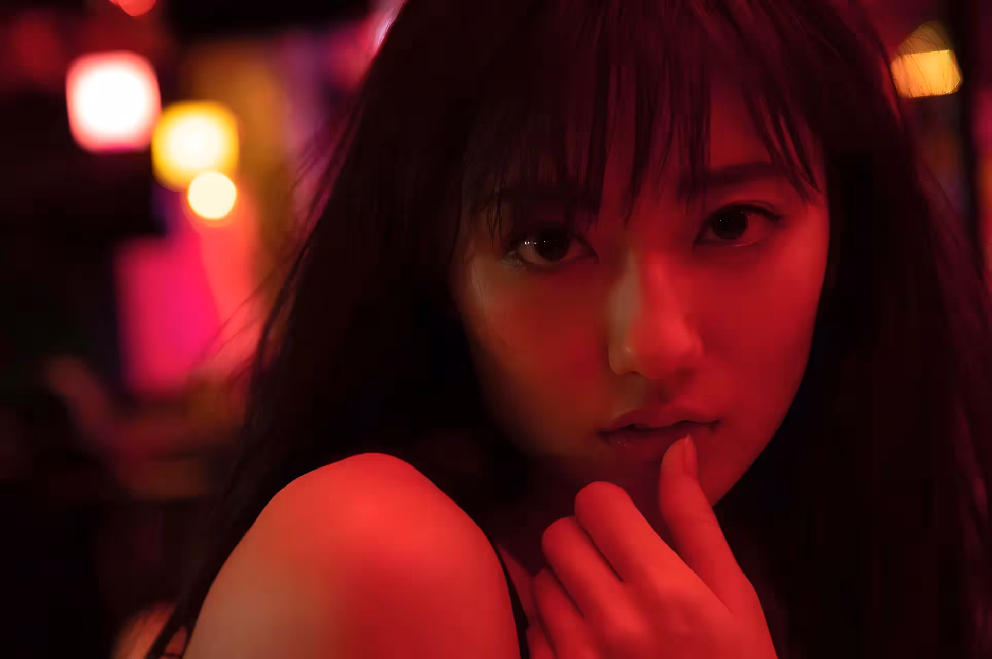 [奧山かずさ] 白嫩雪乳鮮嫩欲垂 大膽露出火辣一面