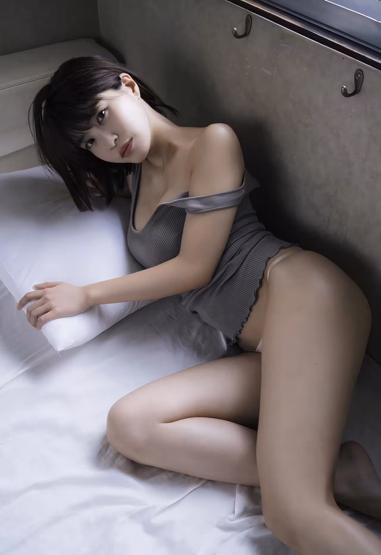[岸明日香] 飽滿美乳呼之欲出羨煞他人