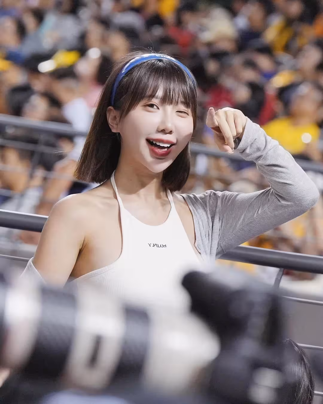「Mika Hsu」飽滿雪乳滿滿快溢出 邪惡視角好害羞