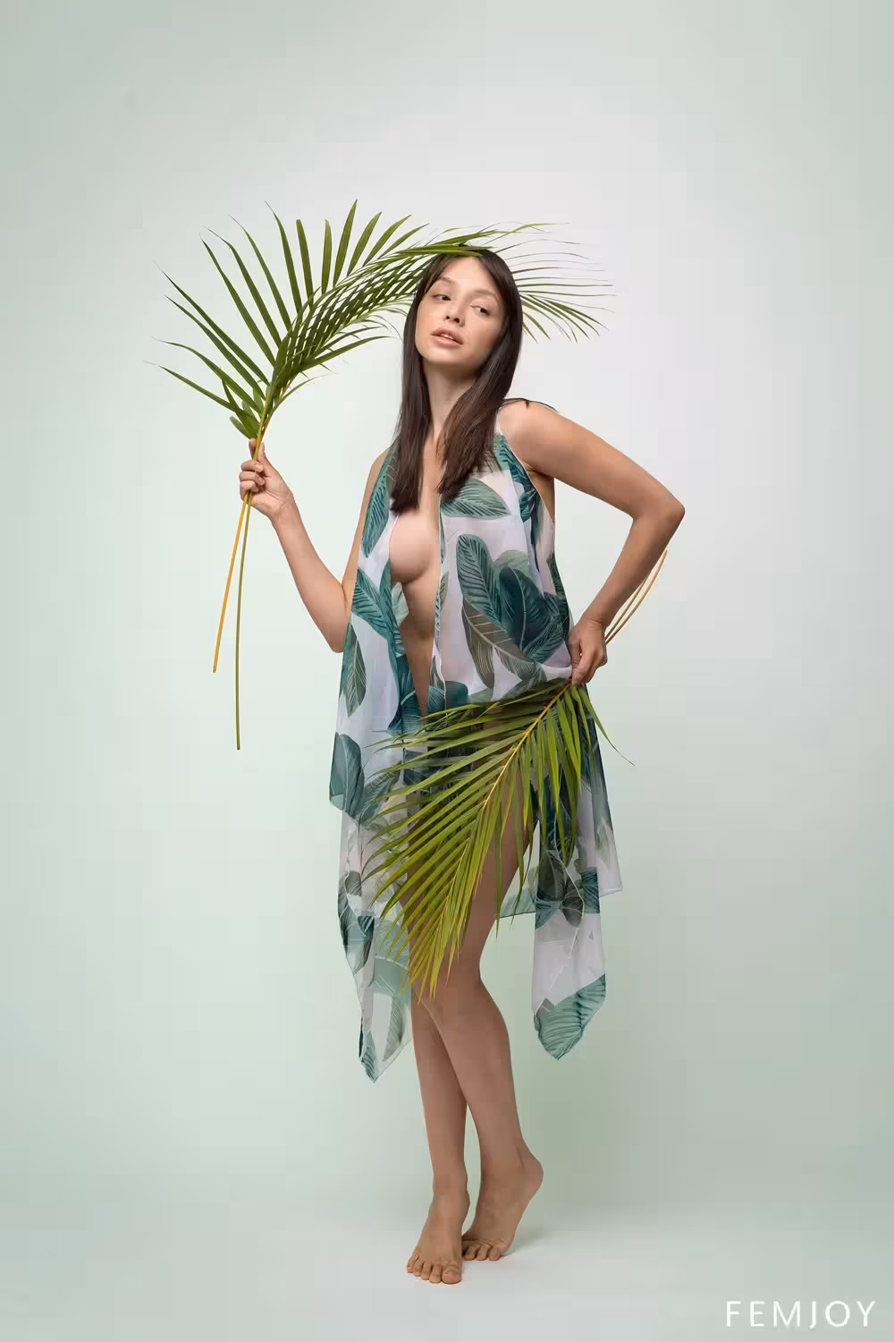 【Femjoy】Sep 07, 2024 - Olivia Linz - Palmwedel