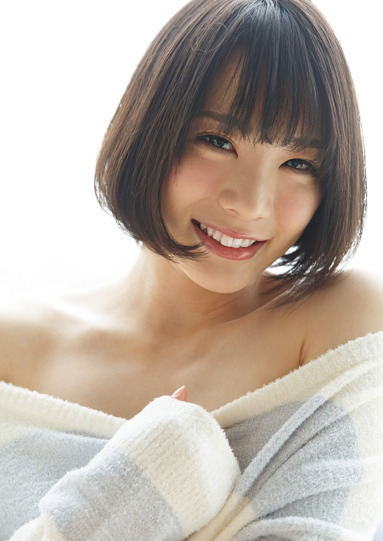 Airi Suzumura 鈴村あいり, 写真集 「愛の日々」 Set.03 – EVERIA.CLUB