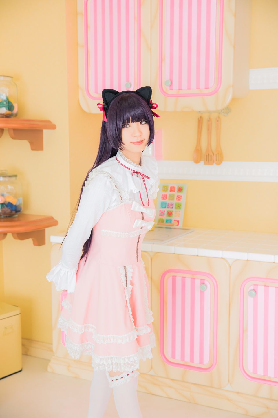 黒猫お着替えする