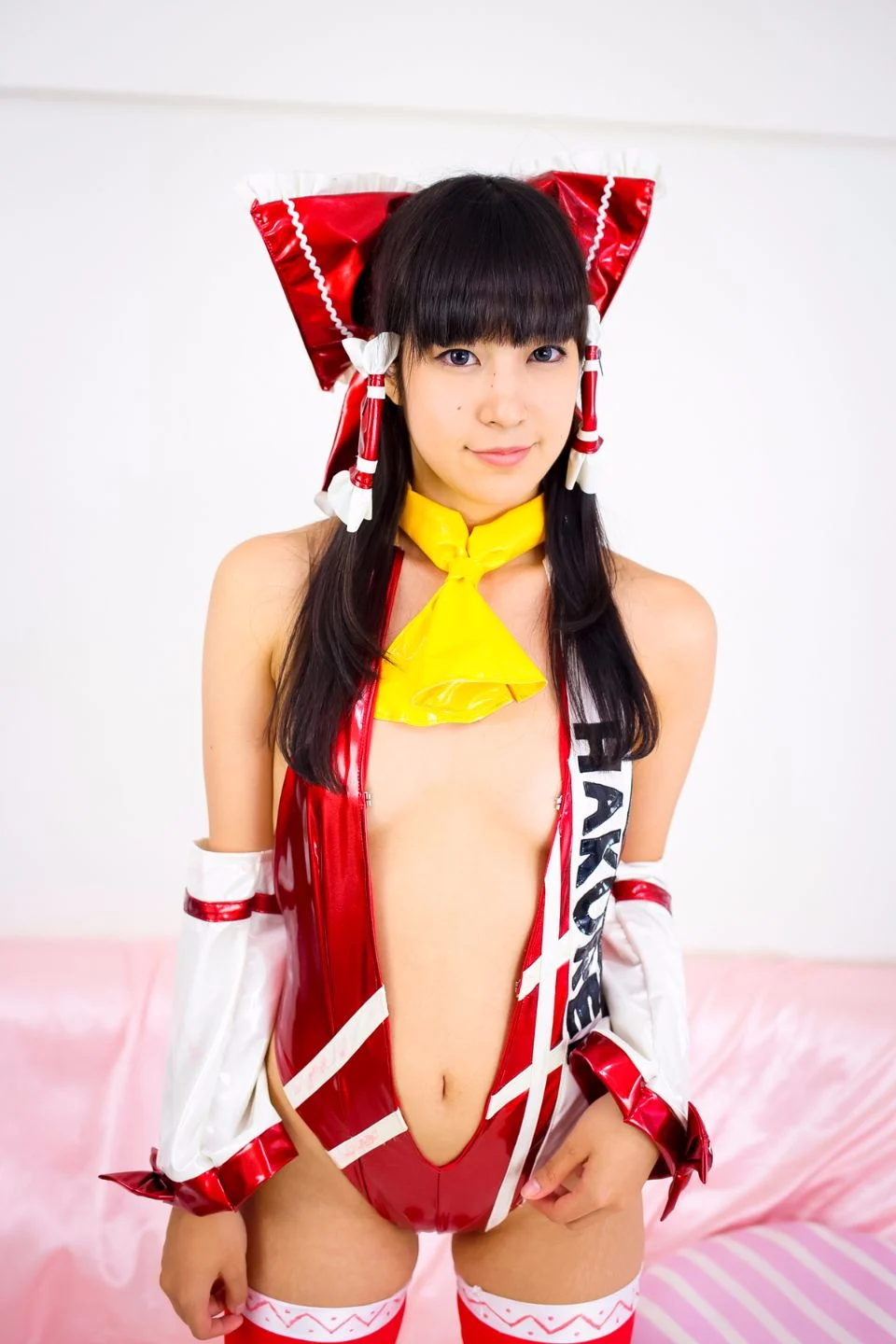 19歳黒髪ぱっつんパイパン美少女レイヤー　04霊夢