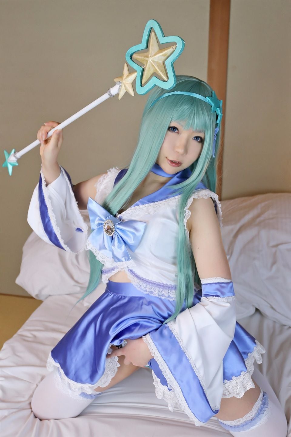 コスプレイヤー 日暮りんさんの拡げられたお尻の穴に興奮する東風谷早苗