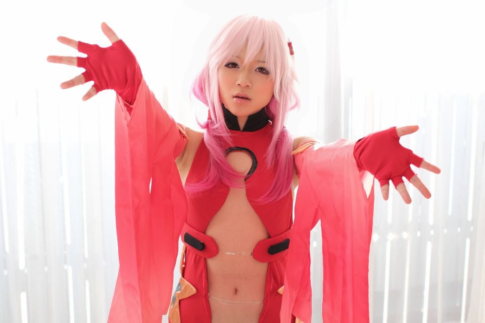 美少女コスプレイヤーが勃起したムスコとタマをねっとりと優しく舐めバキュームフェラでドッ