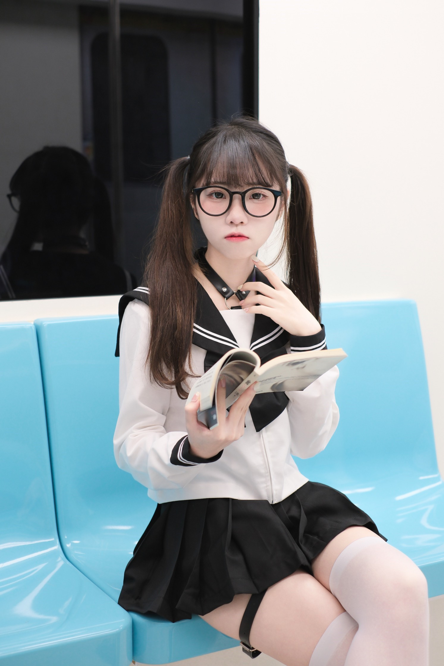 電車上の女高中生