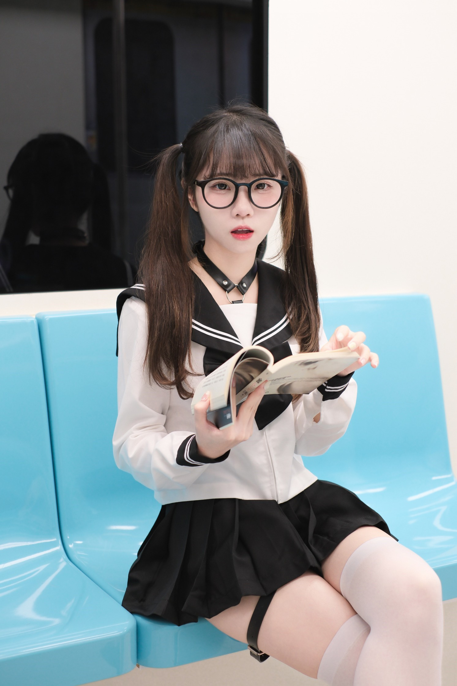 電車上の女高中生