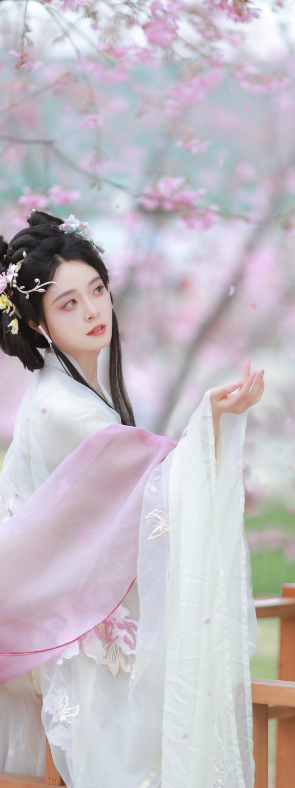 樱花雨 努力化妆的岁岁